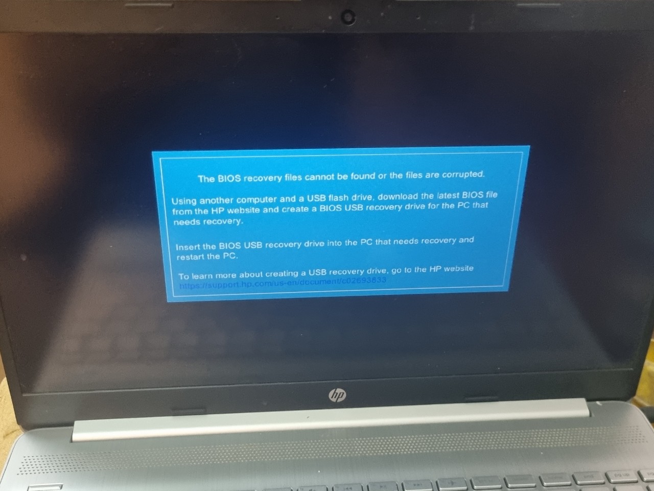 Làm thế nào để nạp lại BIOS cho laptop HP?